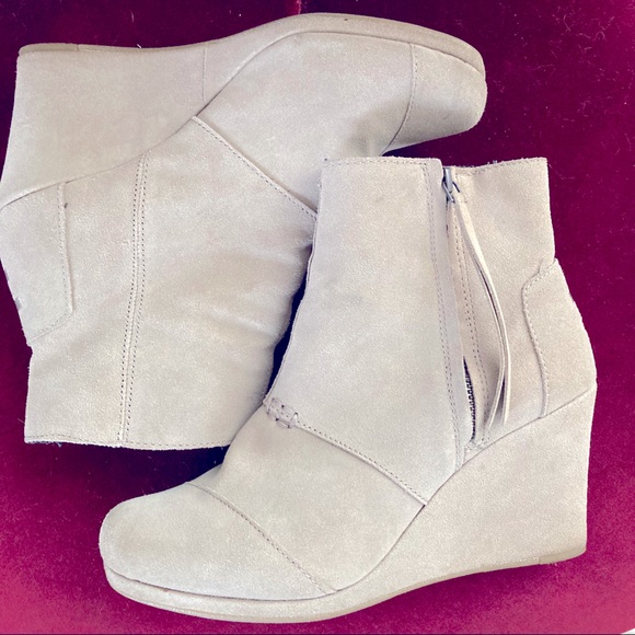 Toms Shoes - TOMS Size 8.5 taupe desert wedge boot